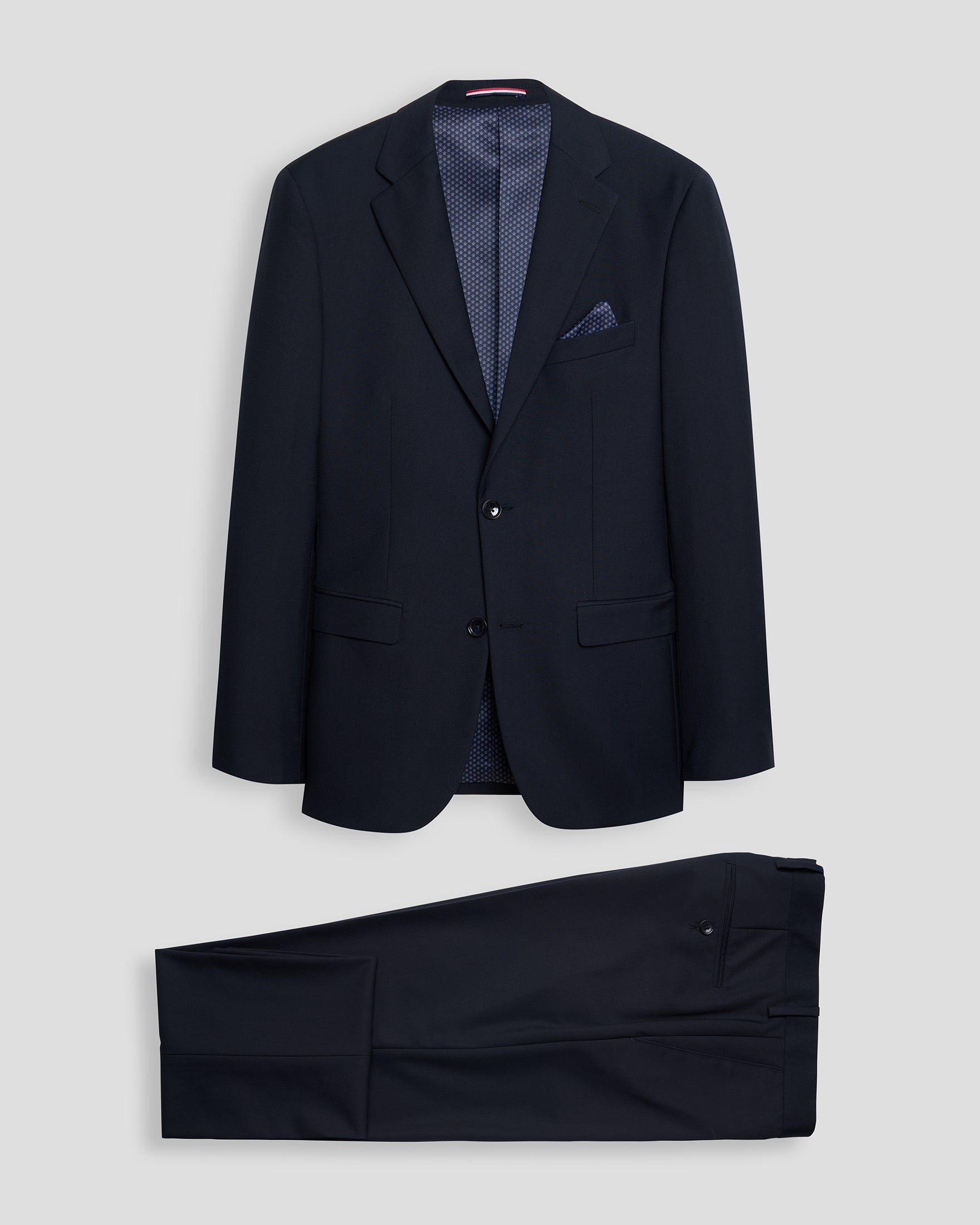 ESSENTIAL SLIM FIT SOLID COLOR SUIT