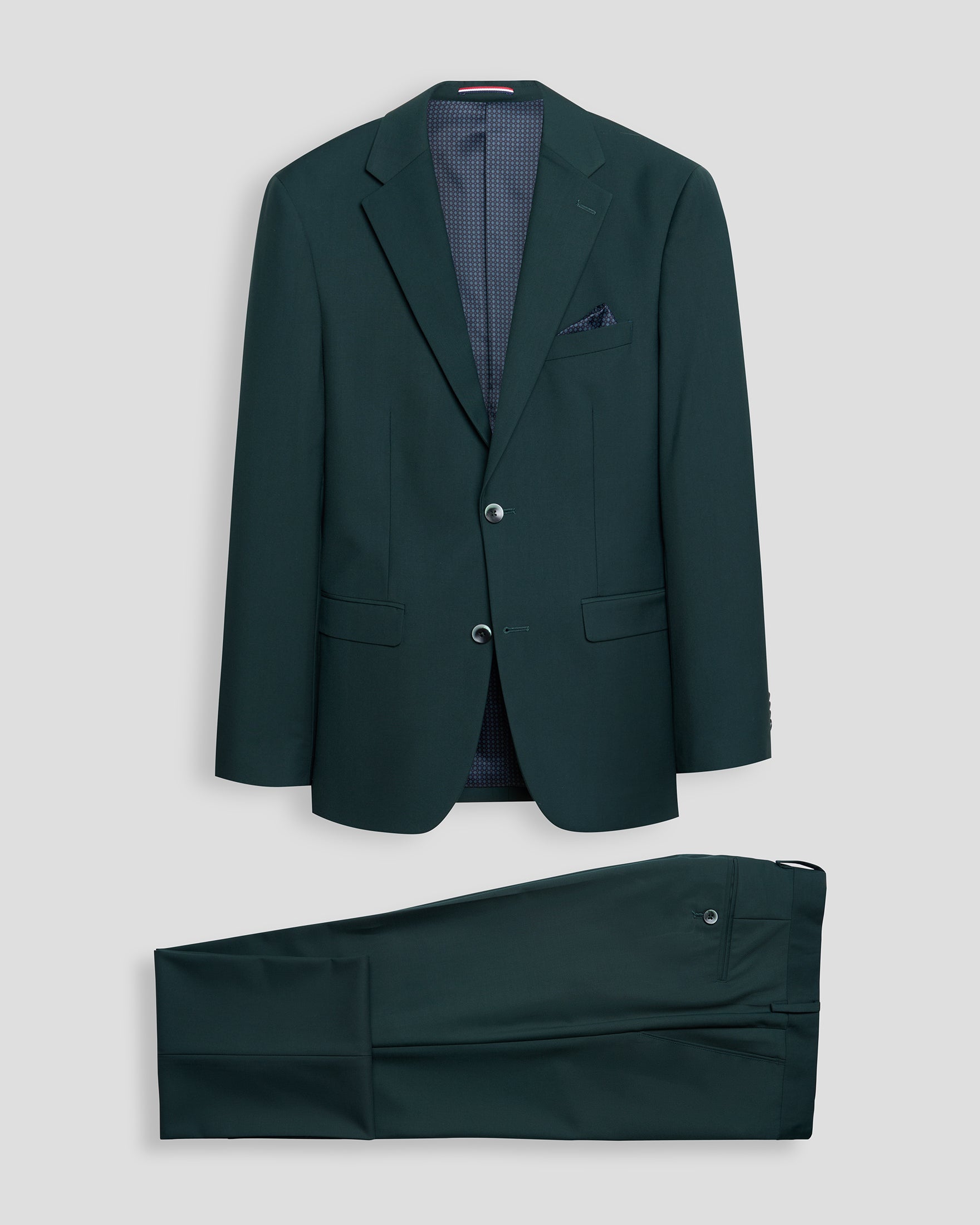 ESSENTIAL SLIM FIT SOLID COLOR SUIT